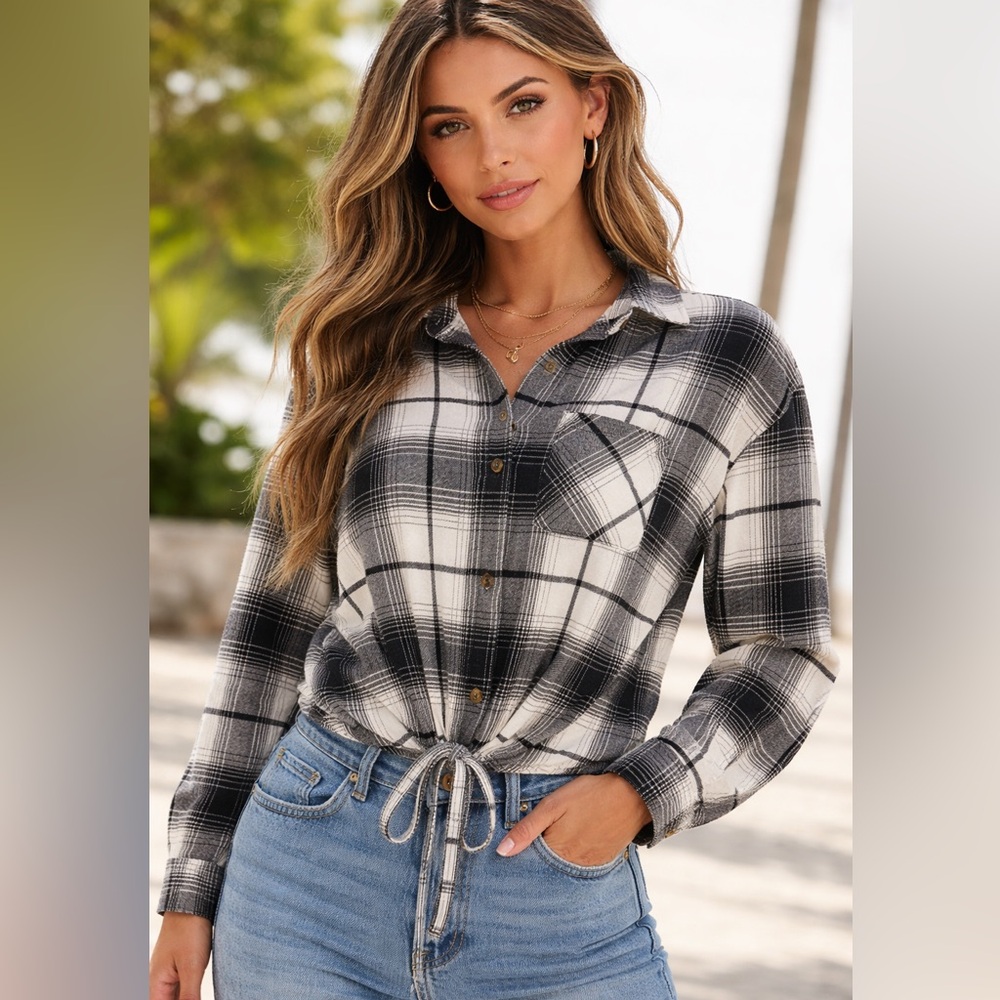 No Boundaries Black & White Plaid Tie Front Cropped Button Down Medium